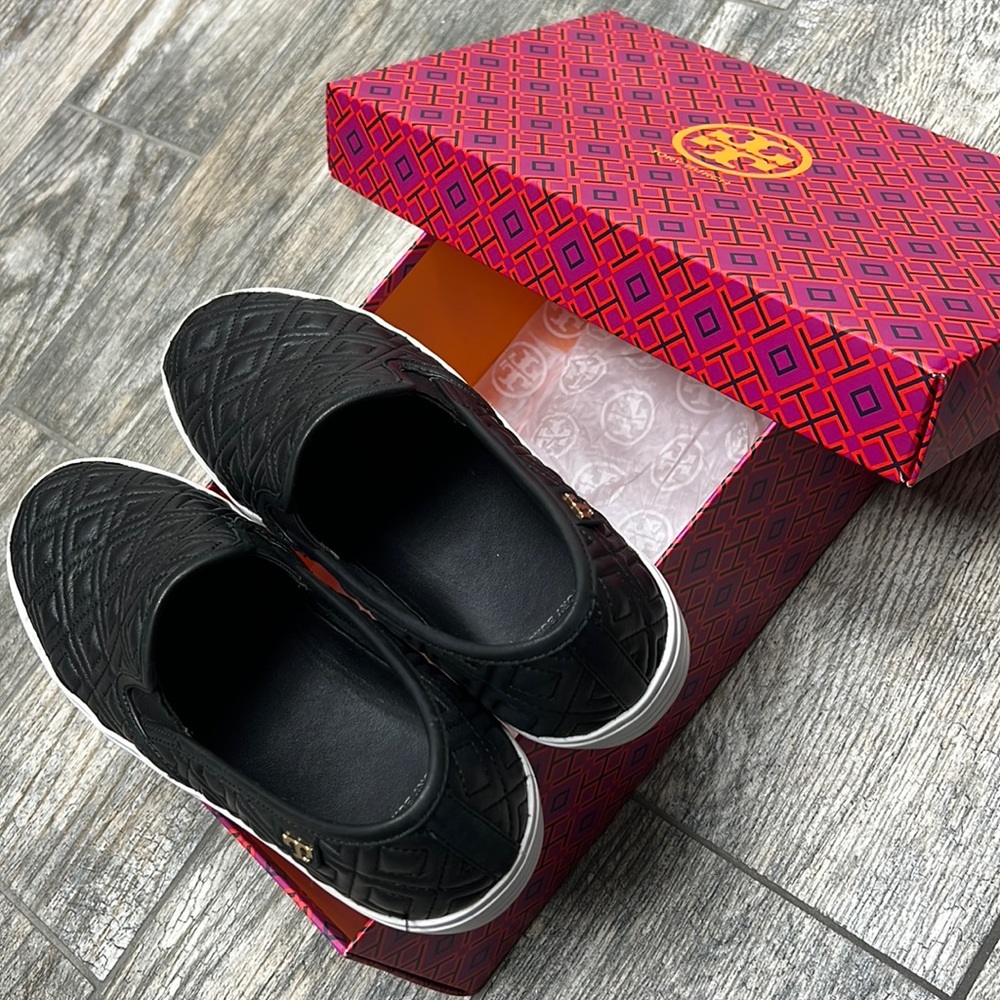 Tory Burch Lace less sneaker in black size 39 (us9)